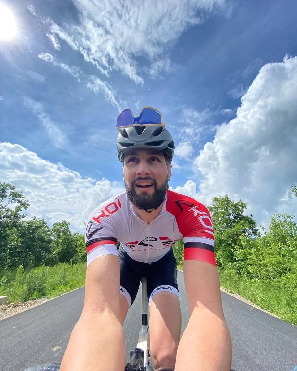 Njihuni me sportistin më të ri të klubit tonë, Valon Binakaj! 🚴‍♂️